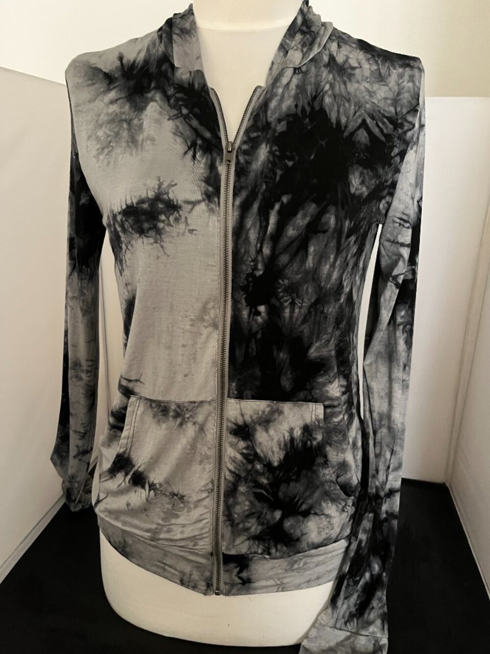 Indie - Hipster Bear Dance Hoodie w Pockets